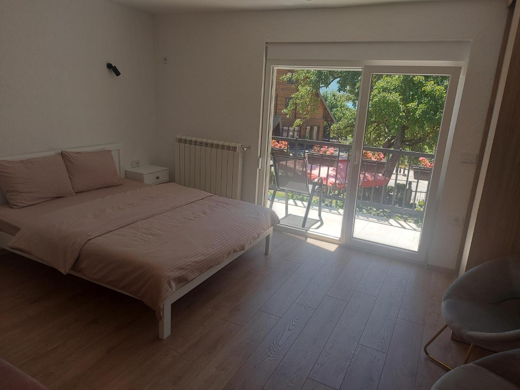 Rooms Lida & Friendly Home Плав Екстер'єр фото